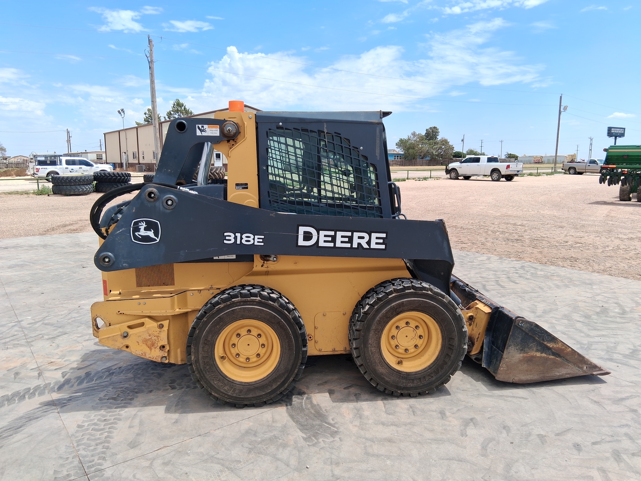 2016 John Deere 318E — photo 1