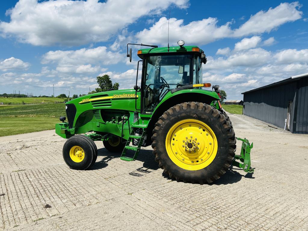 2005 John Deere 7820 — photo 1