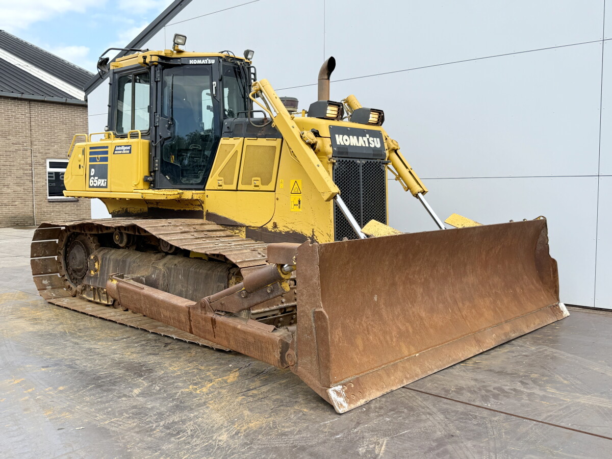 2017 Komatsu  D65PXi-18