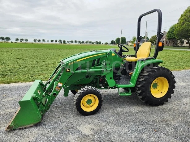 2018 John Deere 3033R — photo 1